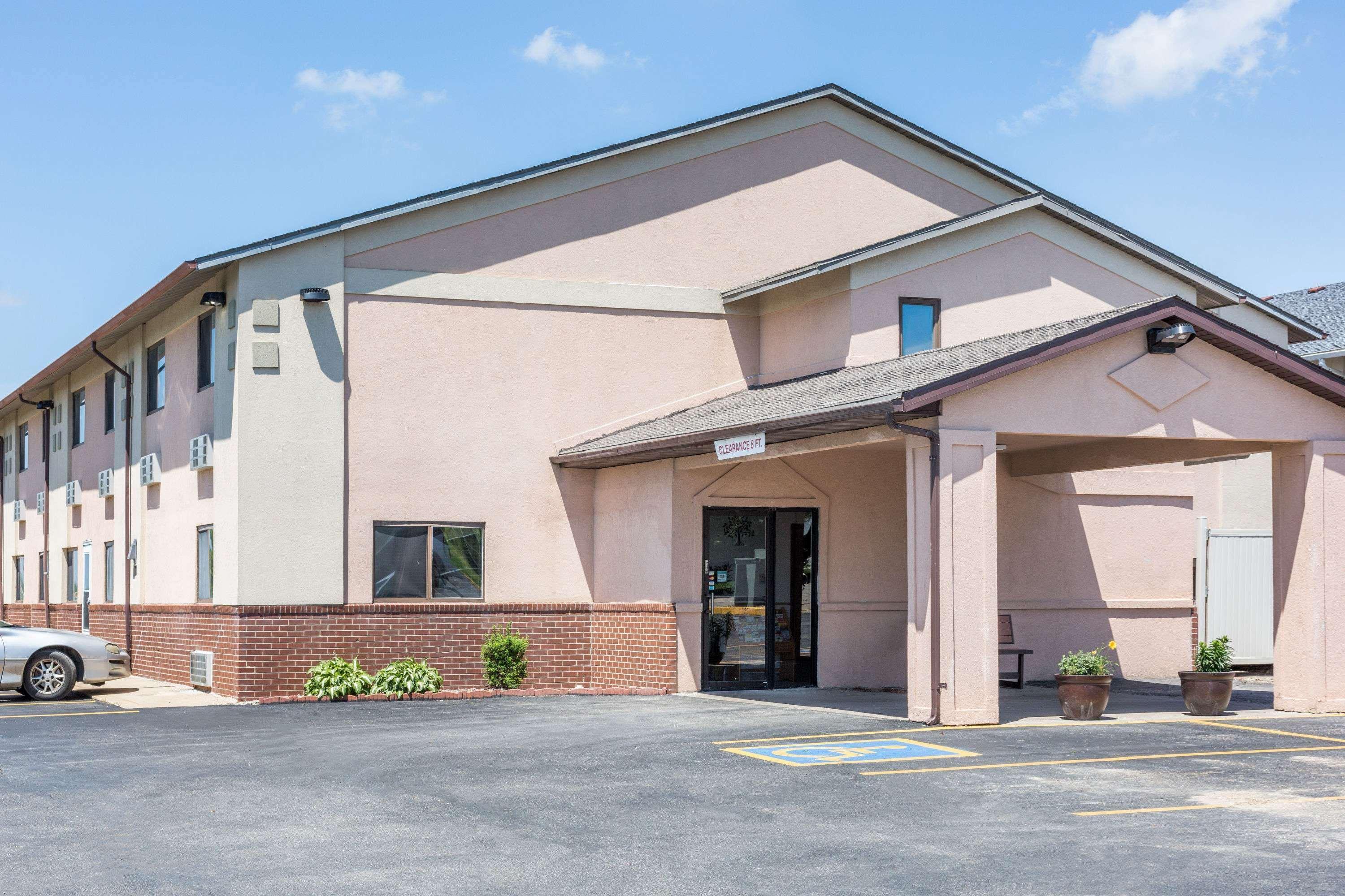 Super 8 By Wyndham Osceola Ia Motel Exterior photo